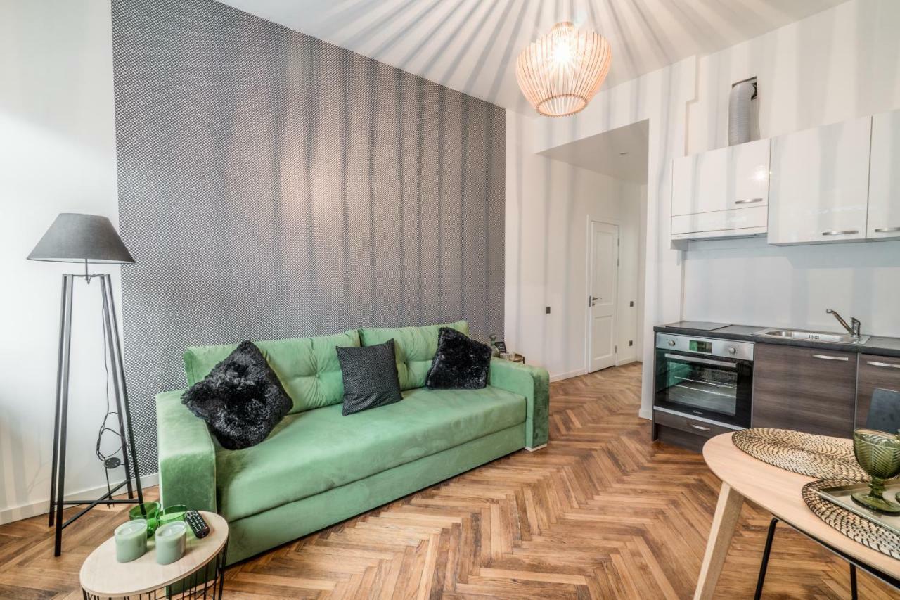 Butas Greystone &